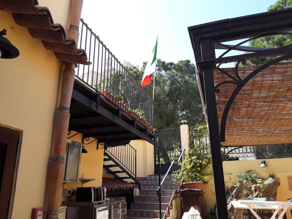 Al Castello B&B Милацо Екстериор снимка