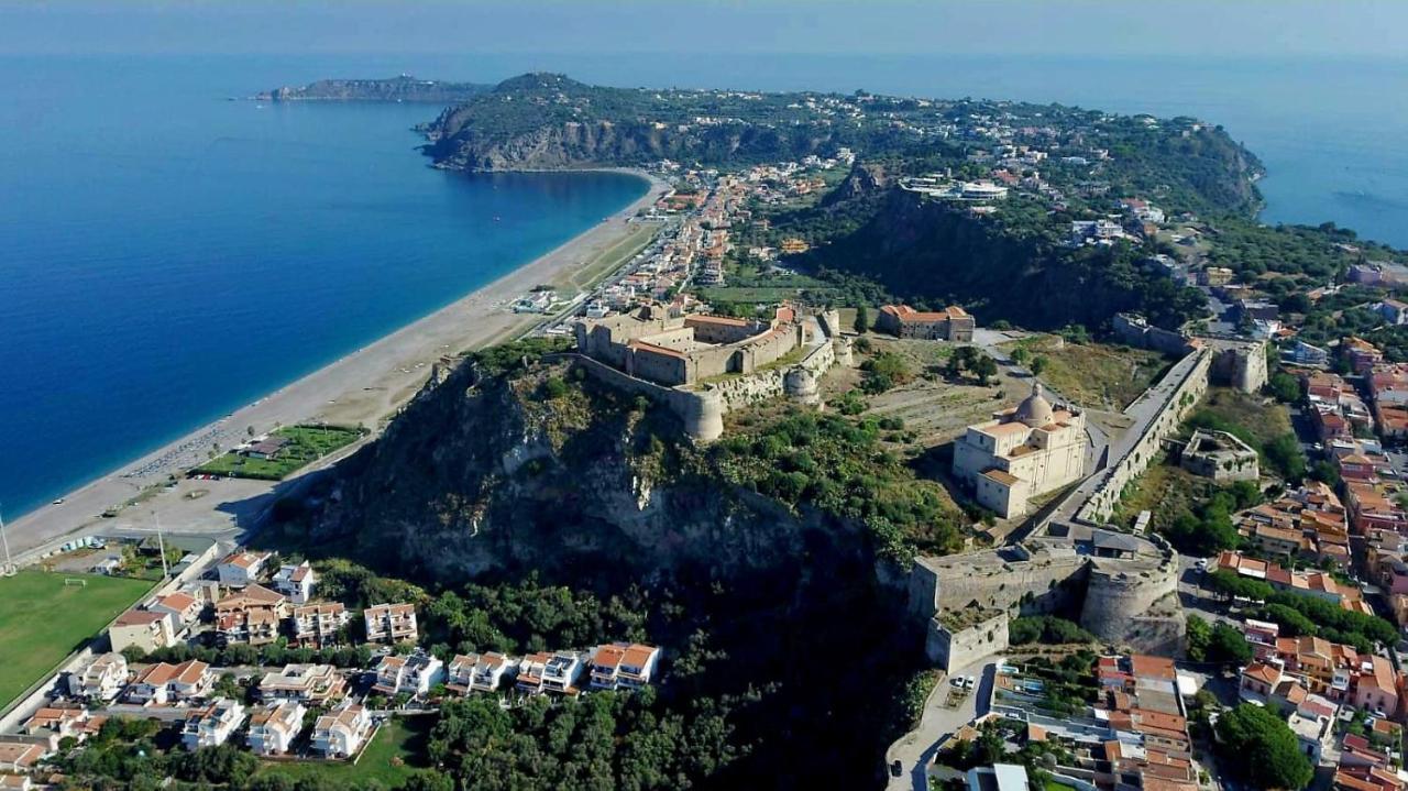 Al Castello B&B Милацо Екстериор снимка