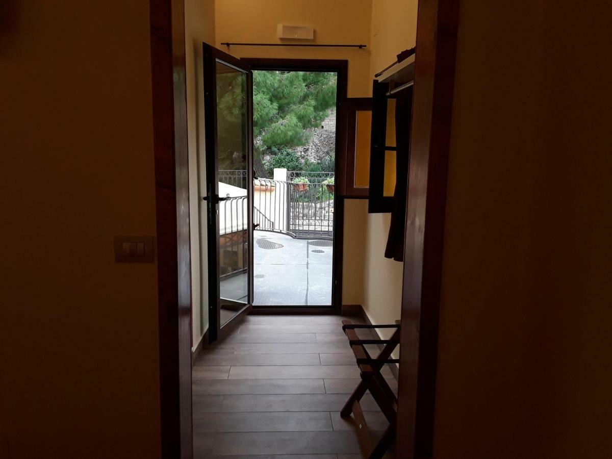 Al Castello B&B Милацо Екстериор снимка